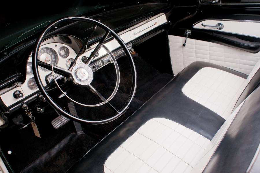  Ford Fairlane Sunliner Convertible 1956 года  (фото 23 из 42)